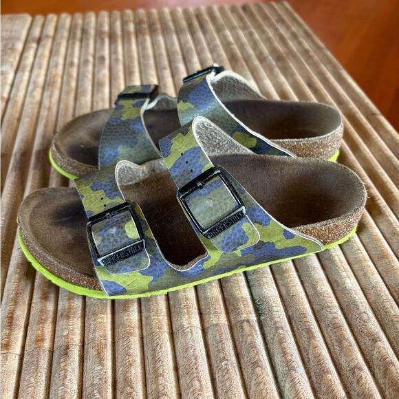 Kids Camo Birkenstock Sandals | size 32 - Picture 2 of 6